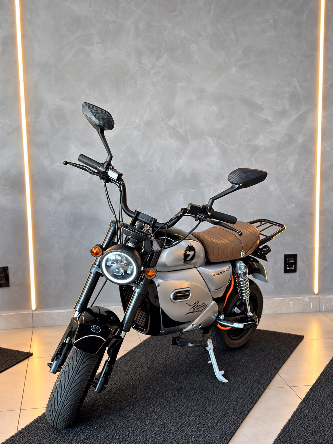 Moped elétrica retrô em estúdio