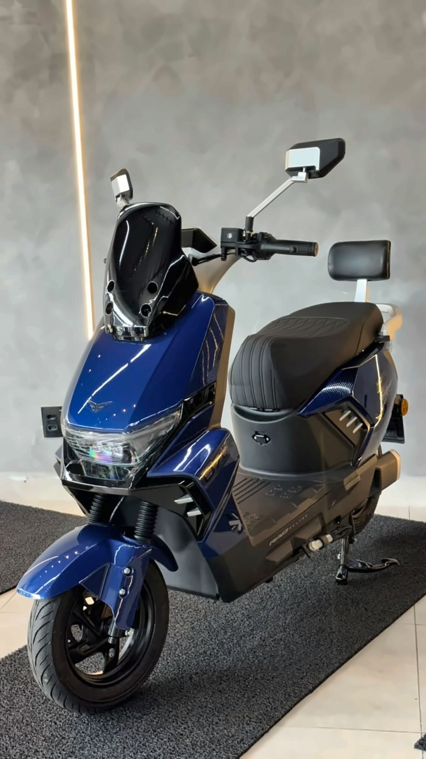 moto_4k_enhanced_01.jpg