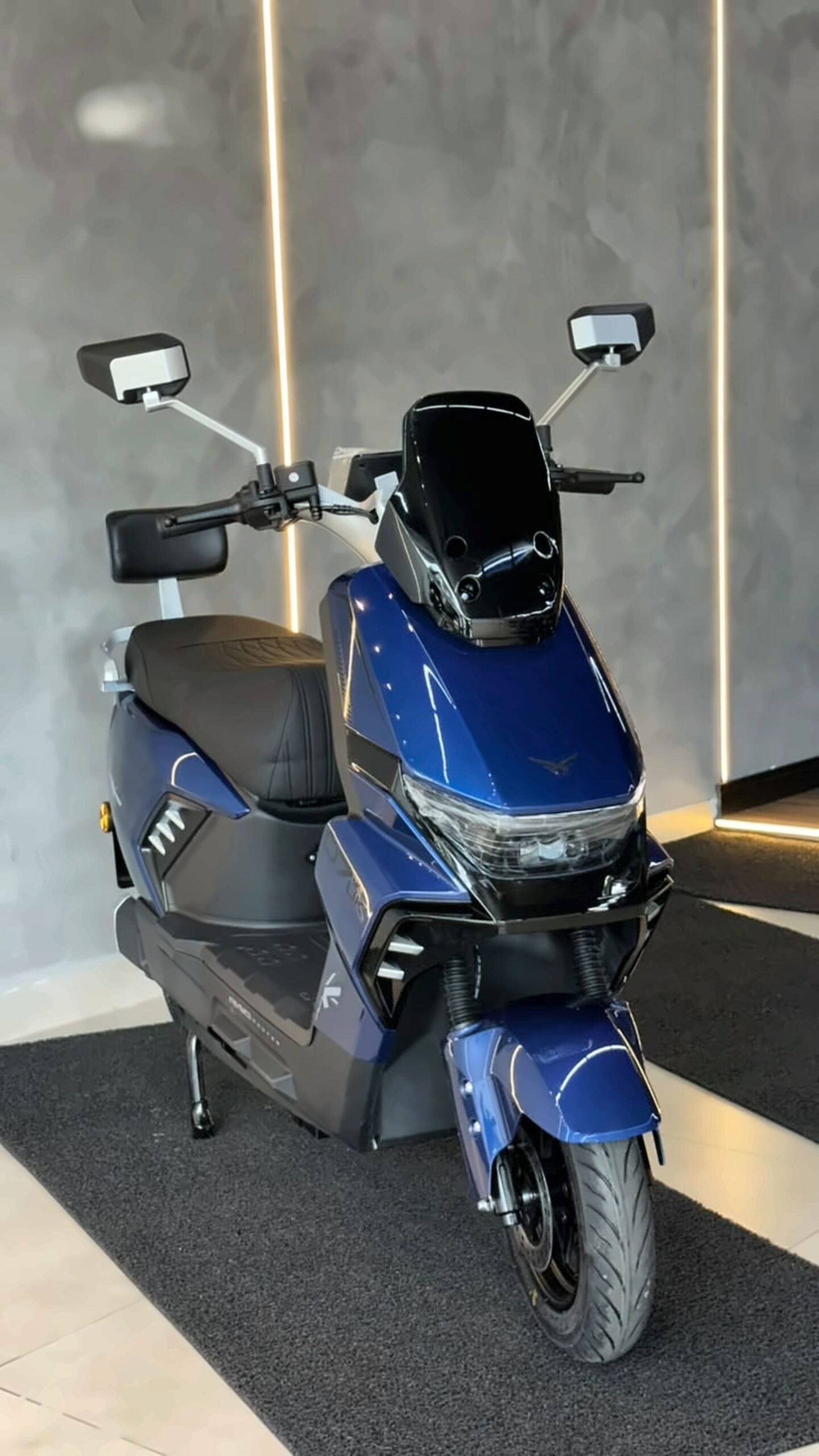 moto_4k_enhanced_02.jpg